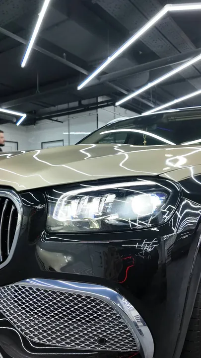 Отполированная фара Mercedes-Maybach после оклейки плёнкой